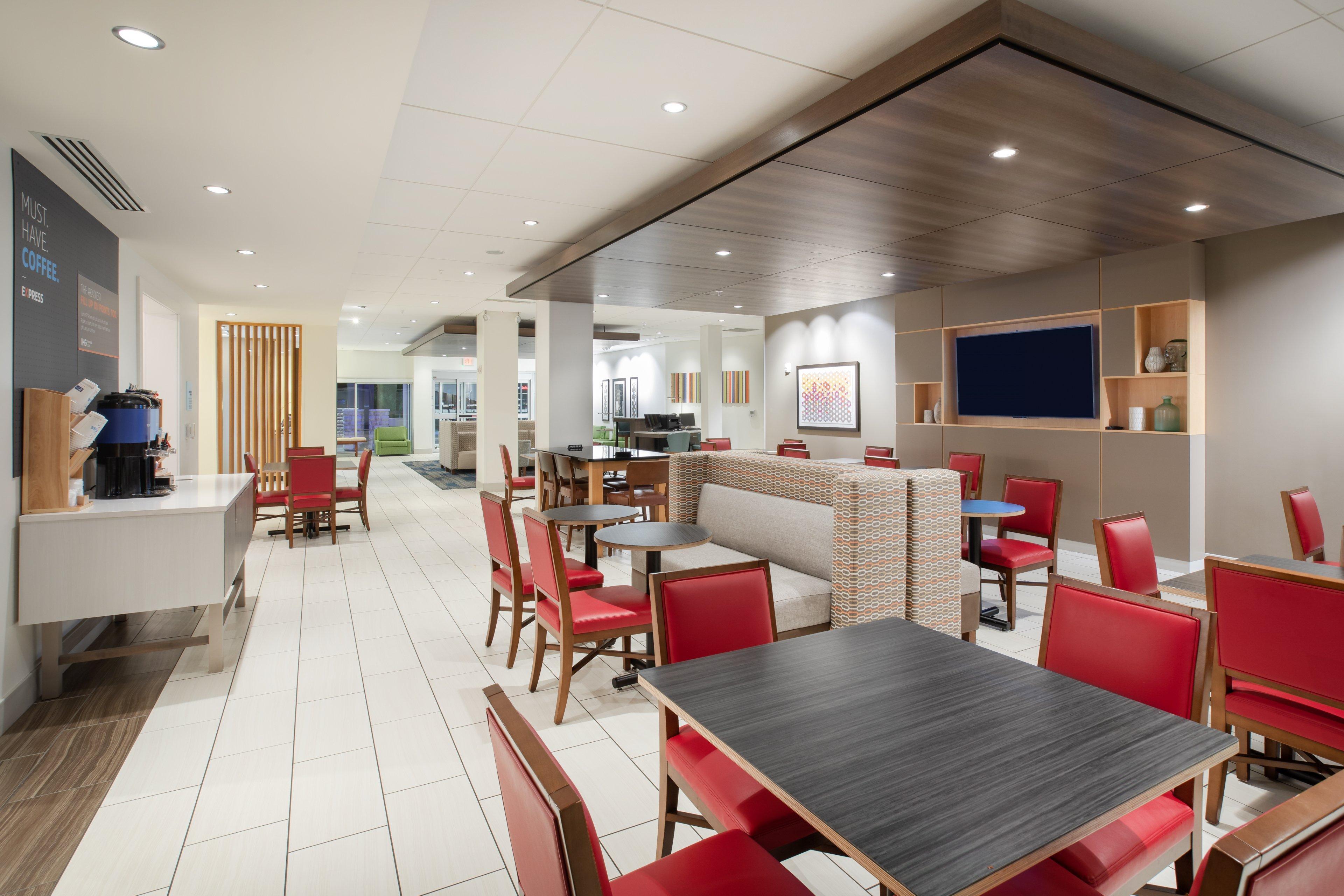 Holiday Inn Express & Suites Great Bend By Ihg Exterior foto
